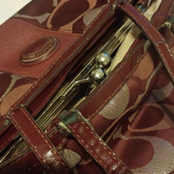 Coach Maroon Signature Frame Shoulder Bag with Cream Interior - Picture 2 of 4